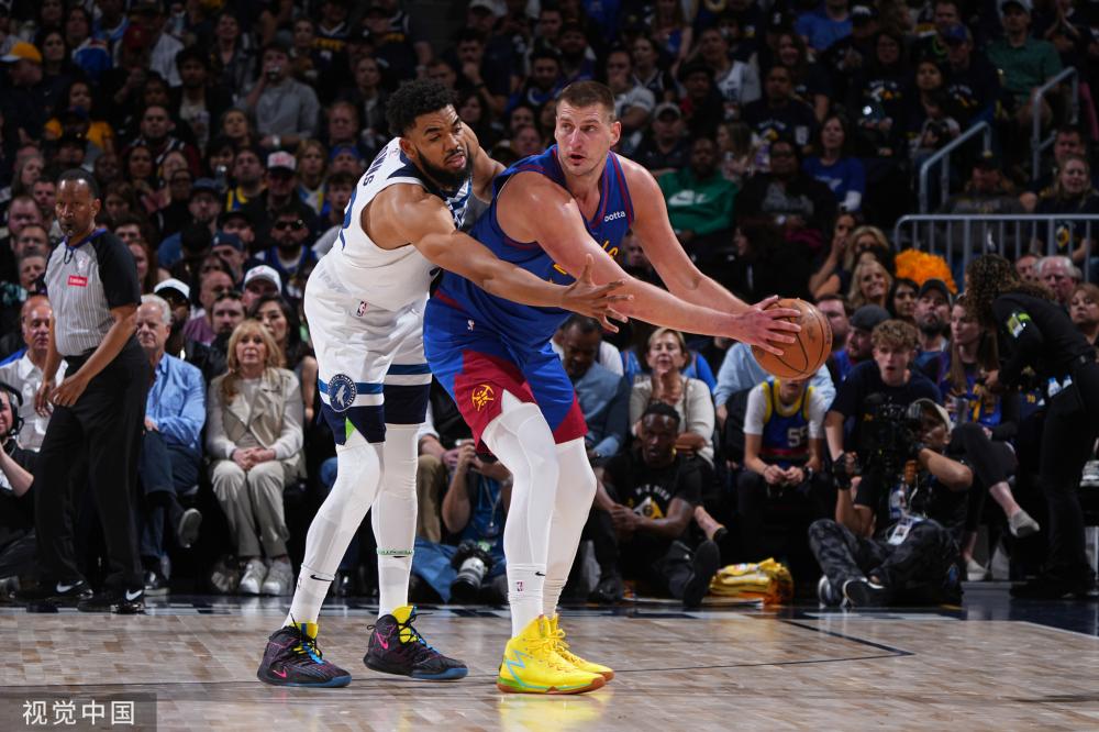 现代足球中 现代足球中